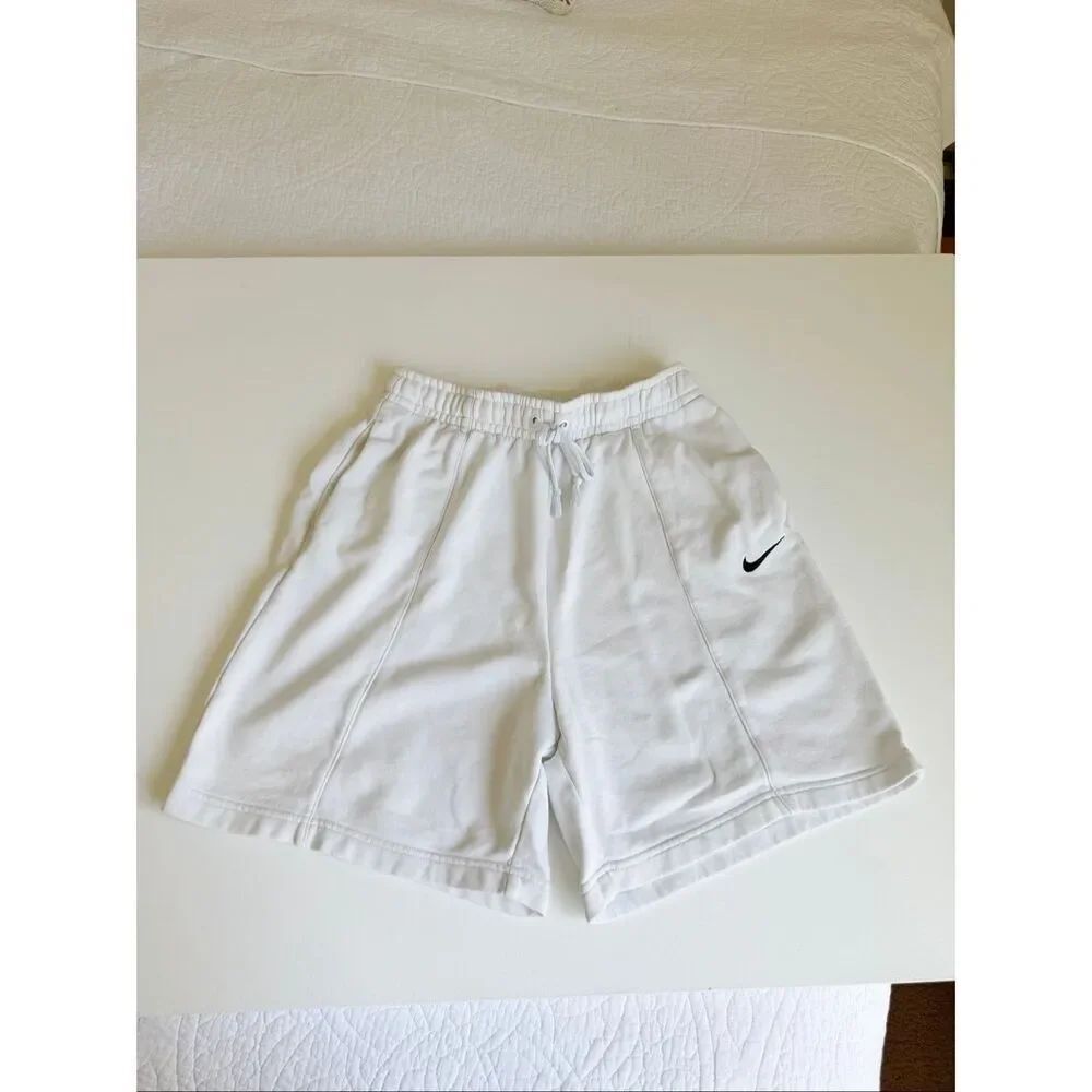 Nike Loose Fit High Rise Women's White Shorts size Small